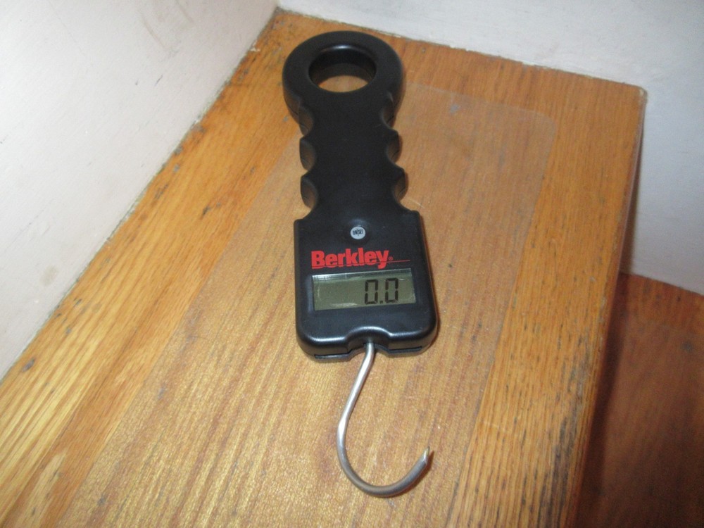 Berkley Digital Hanging Scale, Automatic Shutoff , Tested Works