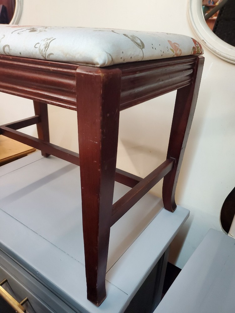 VINTAGE UPHOLSTERED WOODEN BENCH