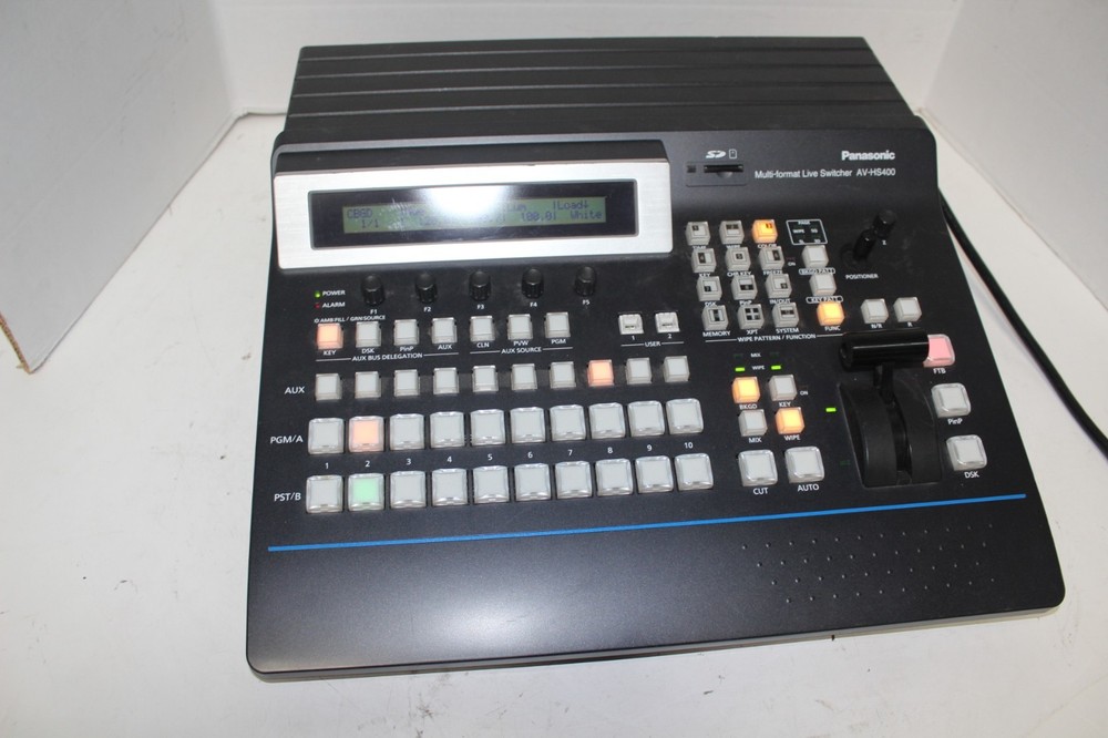 PANASONIC AV-HS400N Multi Format Live Switcher *Powers on