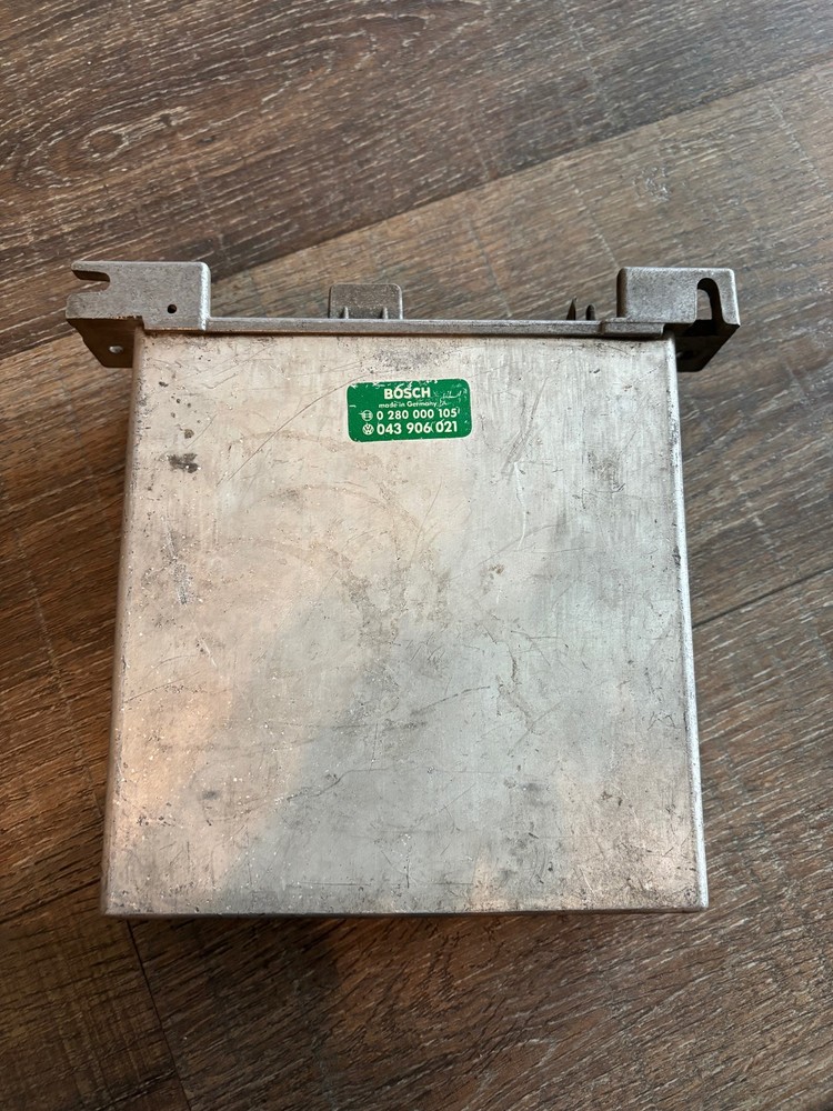 0280000105 VOLKSWAGEN BEETLE ECU ECM COMPUTER