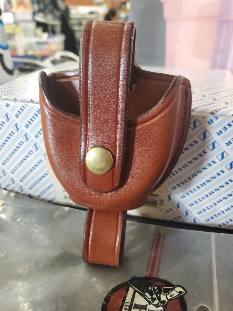 Don Hume Leathergoods SRS55 Cuff Case Pt, **Read Description**