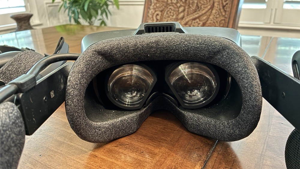 Valve Index VR Headset Kit Black Bluetooth with Controllers & Base Stations