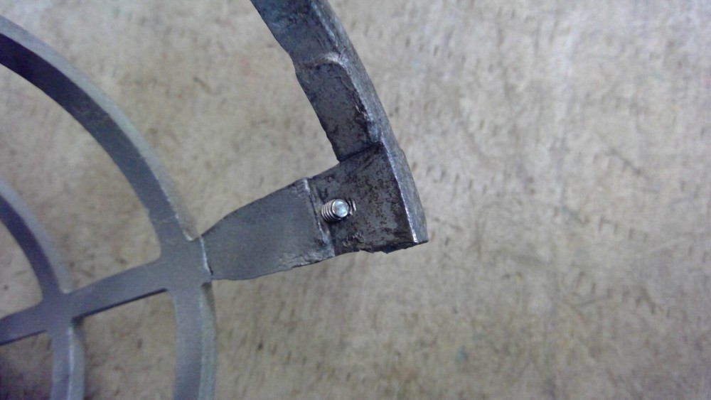 Redodot Explosion Proof Industrial Light Working **Cage has broken piece **