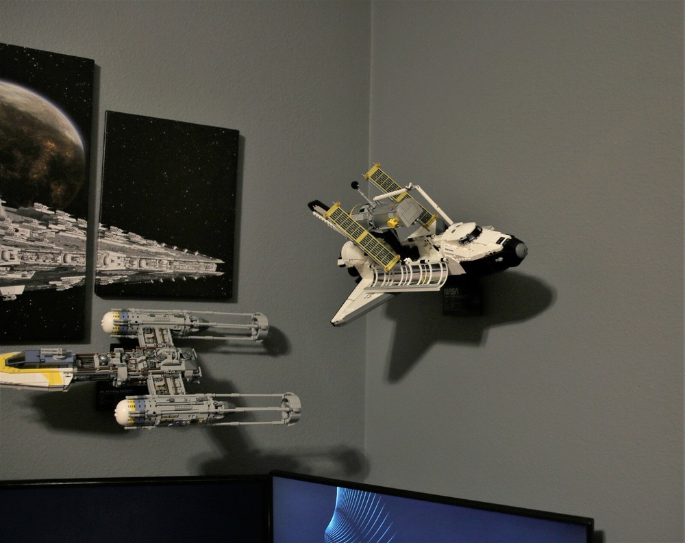 Ultimate Display Solutions wall display for Lego Space Shuttle Discovery 10283