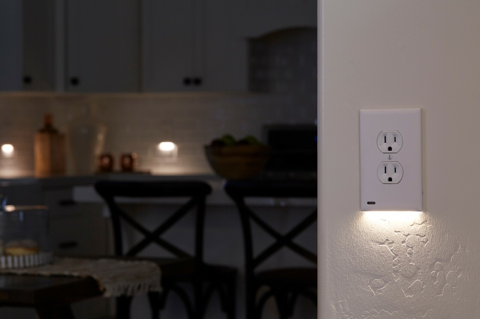 SnapPower GuideLight 2 - Night Light - Outlet Wall Plate With LED Night Lights