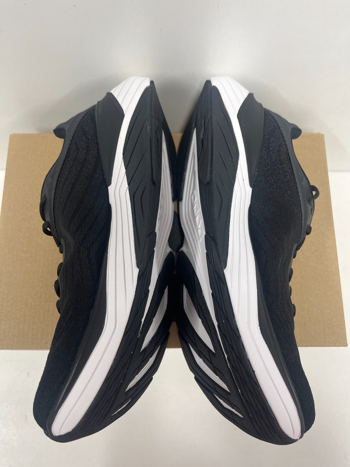 TOPO Ultrafly 5 -- Women's Running Shoes -- NEW