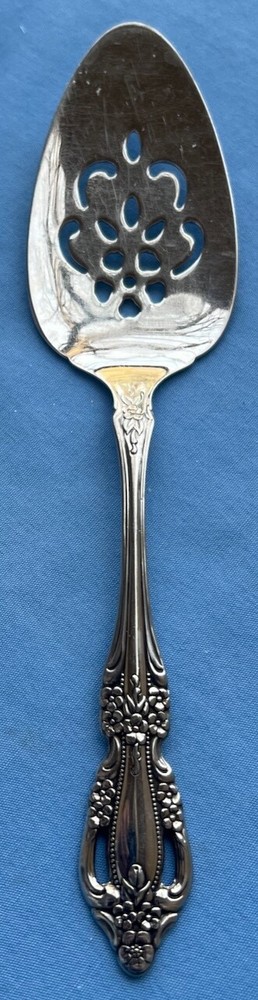 Oneida Deluxe Raphael Stainless Pierced Dessert Server