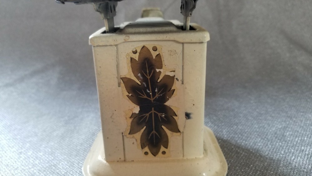 Vintage Metal Weighing Scale