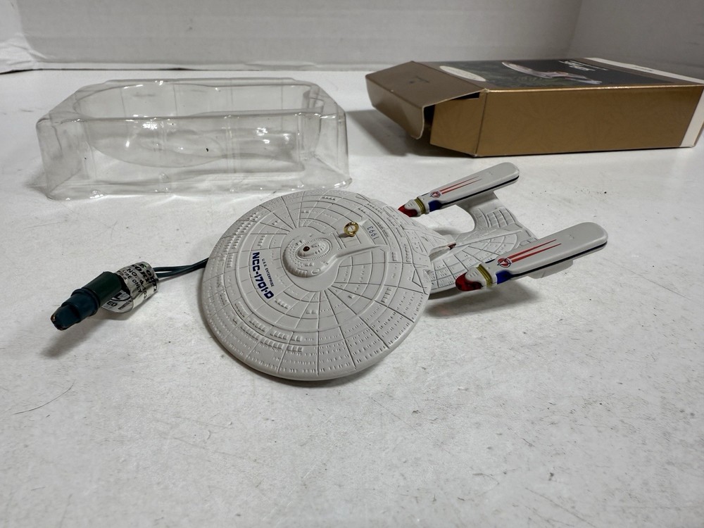Hallmark Keepsake Magic Star Trek The Next Generation U.S.S.Enterprise 1993
