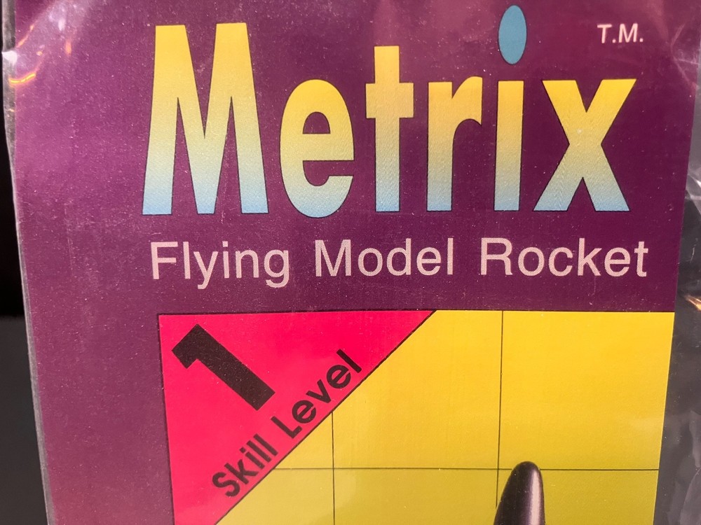 Long OOP 13 mm Power CUSTOM METRIX Skill Level 1 Flying Model Rocket Kit -Sealed