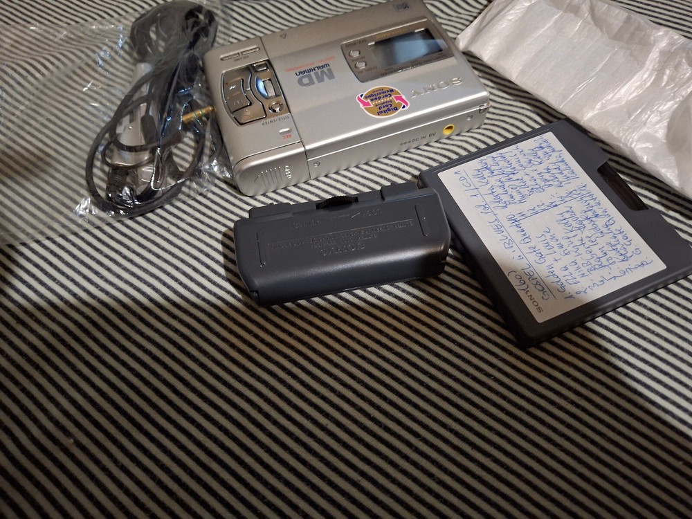 sony MZ-R50