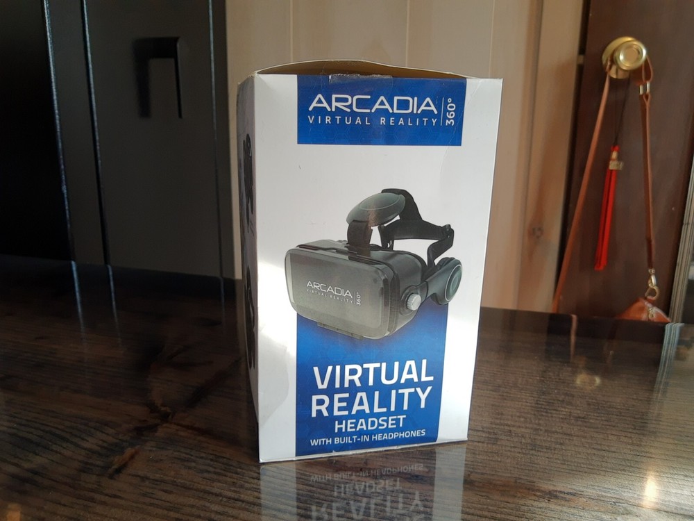 Arcadia 360 Virtual Reality Headset Smartphone VR Headset White