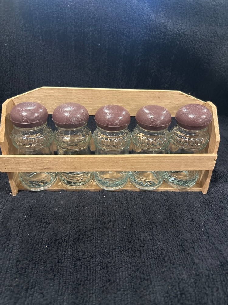 Spice rack with 5 jars.