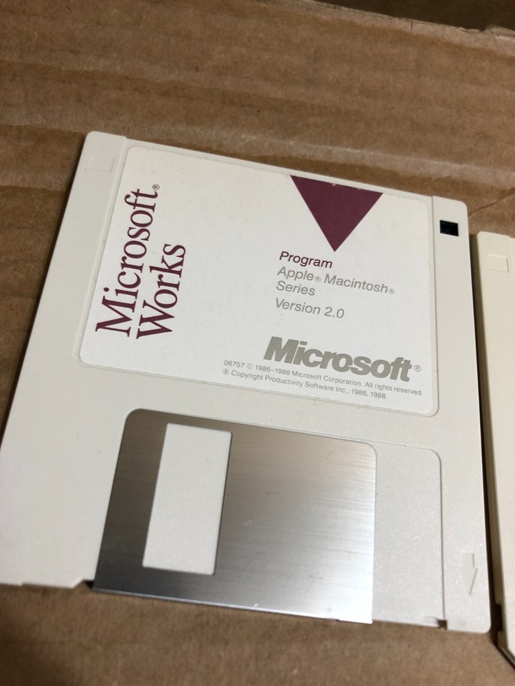 Apple System Startup/PROGRAM/WORKS TOUR Version 2.0 3.5 Floppys