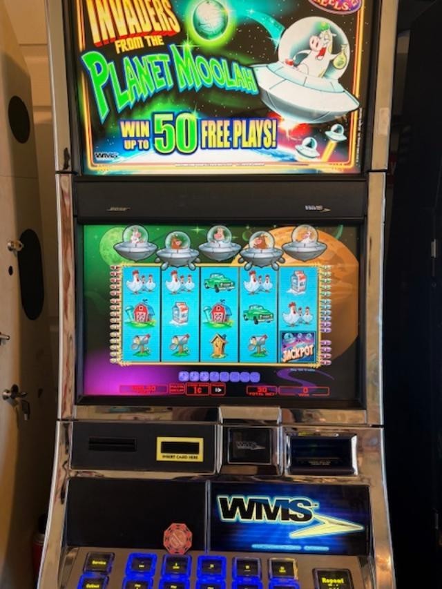 WMS BB2 INVADERS FROM PLANET MOOLAH SLOT MACHINE SOFTWARE SET GAME & OS CLASSIC