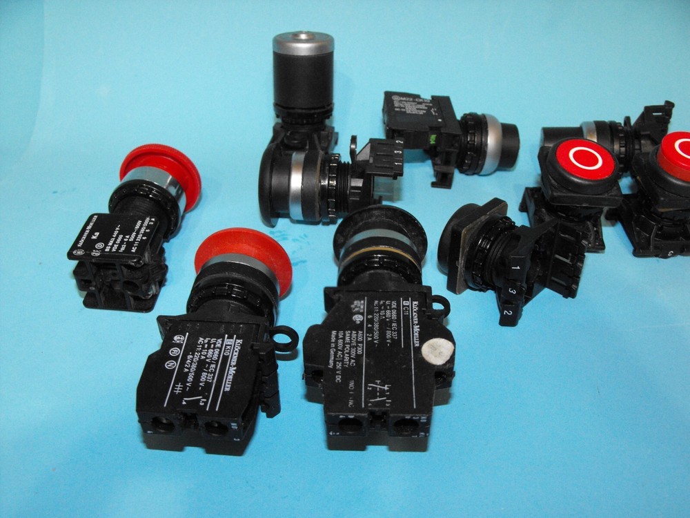 KLOCKNER MOELLER A22-RP-RT10+A22-RD10.Pushbutton operators.(LOT10PCS).USED