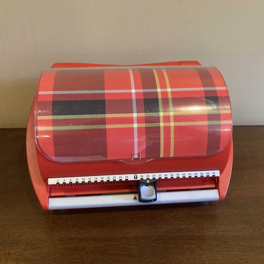 Discgear Selector 50FX 50-Disc CD Case w/Title Sheet (Red) “”