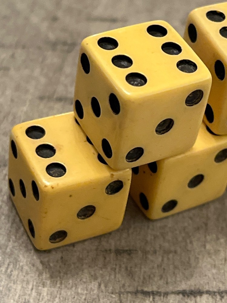 Old butterscotch bakelite 5 dice set 123123@