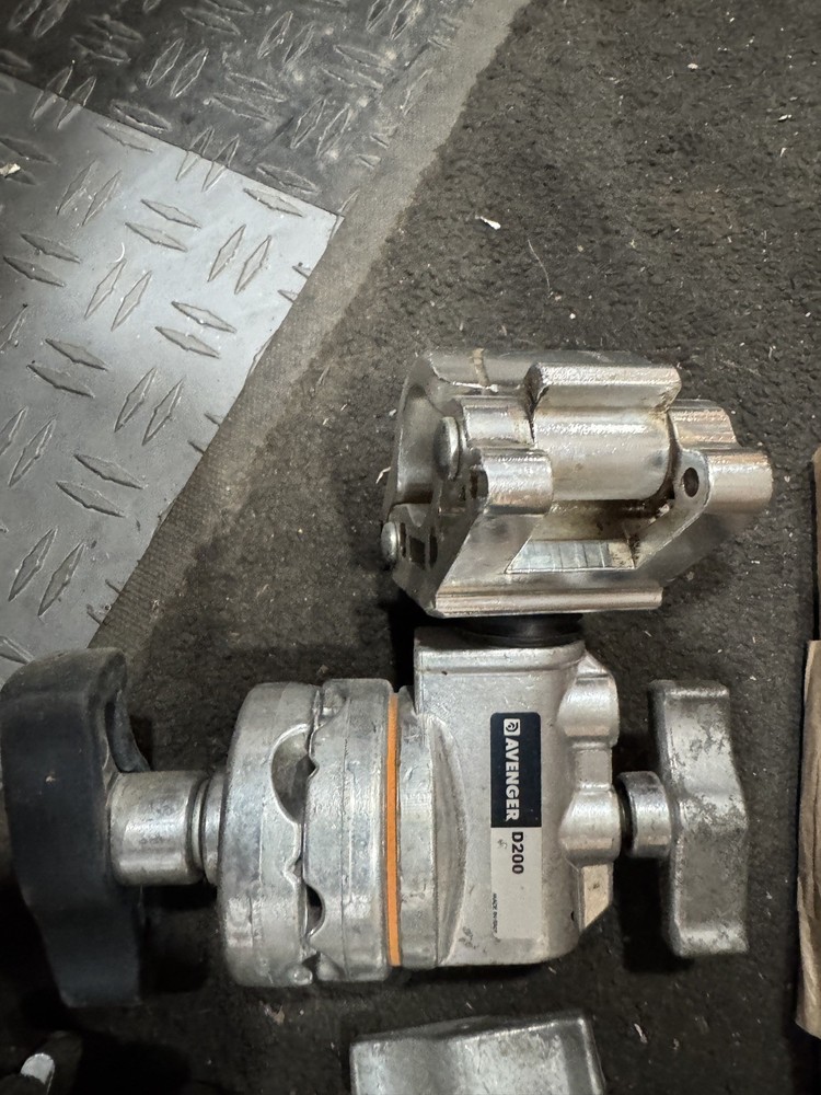 Avenger D200 Grip Head