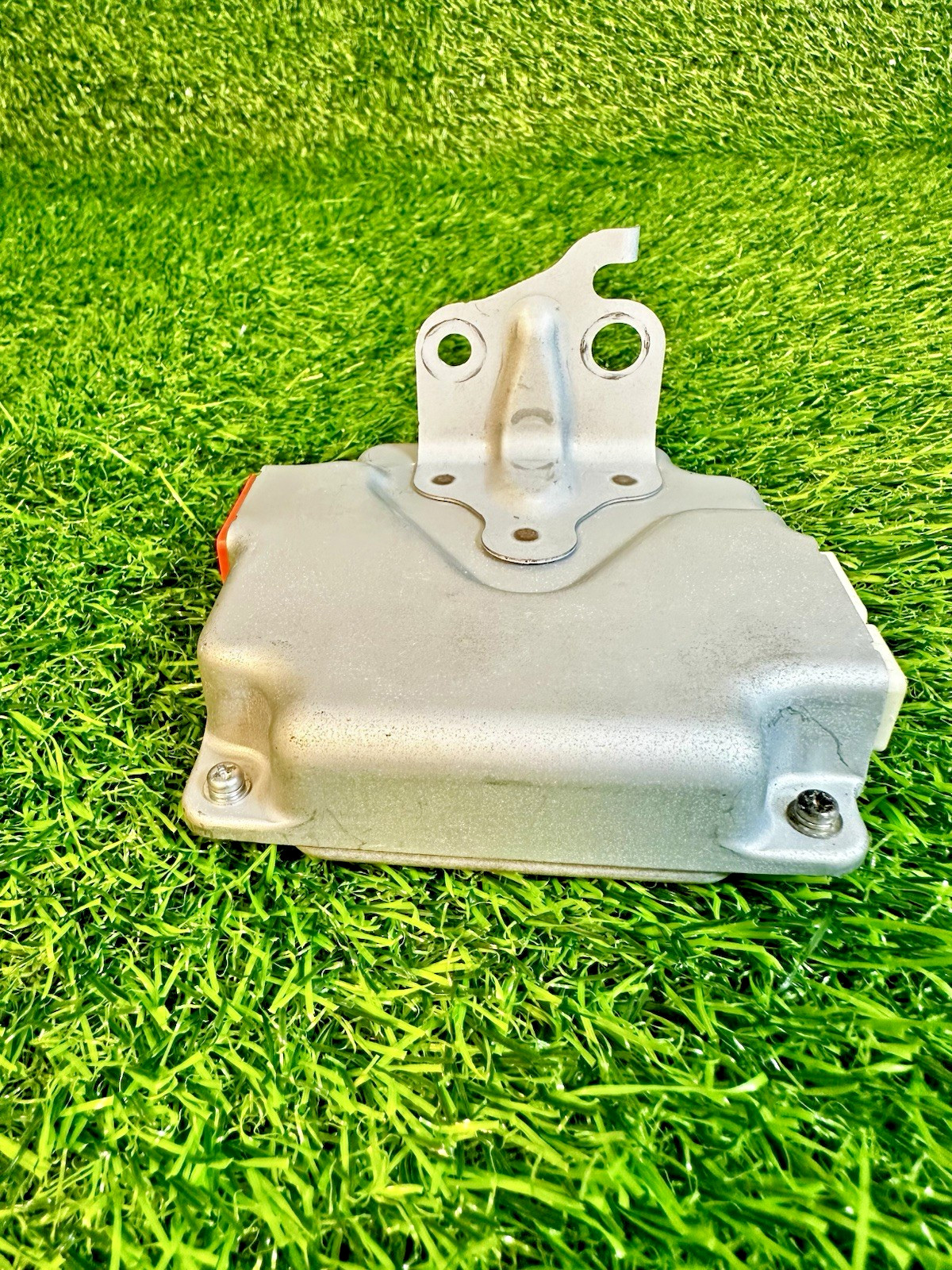 Toyota Prius Hybrid 2010-2015 Bettery Voltage Sensor Control module 89892-47020