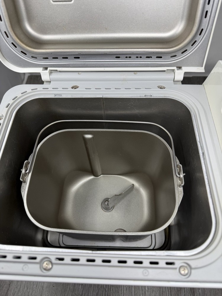 Panasonic SD-YD205 Automatic Bread Maker Machine TESTED / WORKS