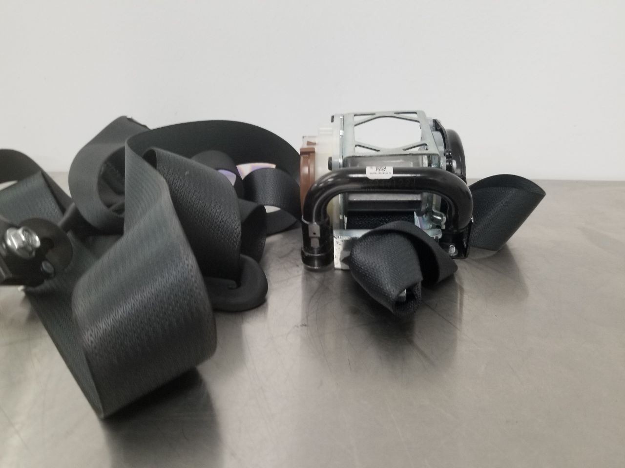 22 2022 NISSAN FRONTIER CREW CAB OEM DRIVER LEFT FRONT SEAT BELT RETRACTOR BLACK