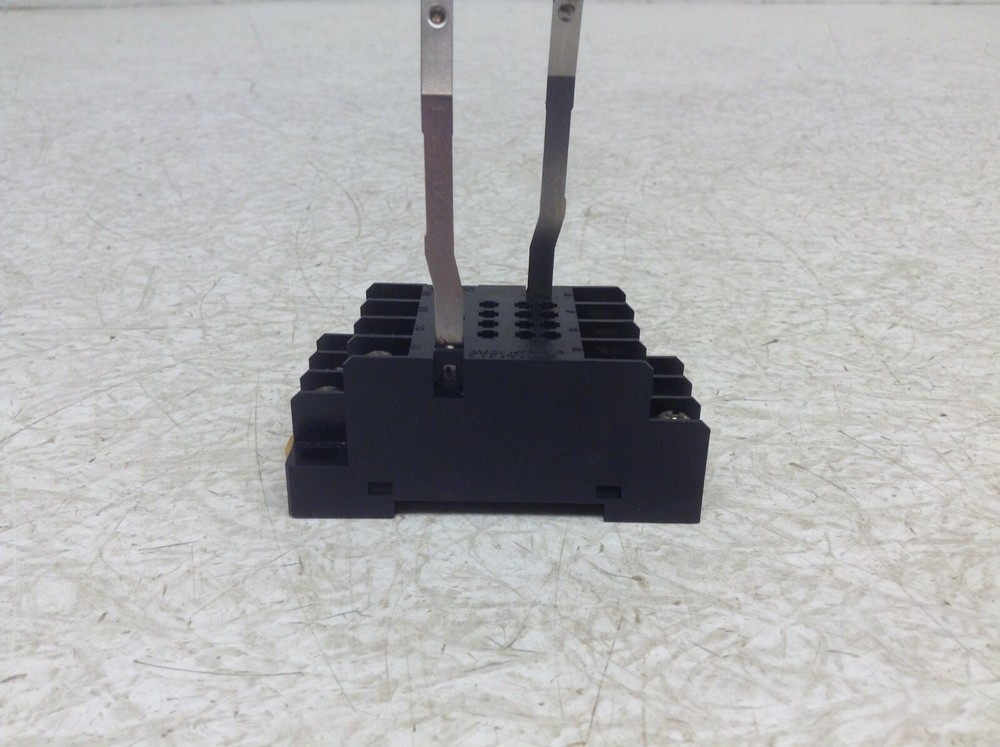 Omron PYF14T Relay Base (TSC)