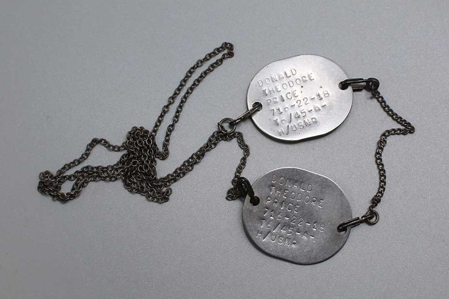 US WW2 Navy (USNR) ID Tags on Chain . FLU4960