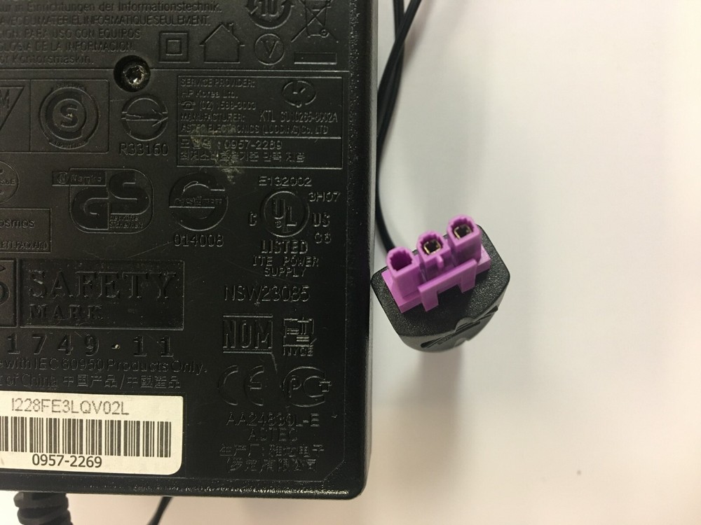 Hewlett Packard 0957-2230 Power Adapter