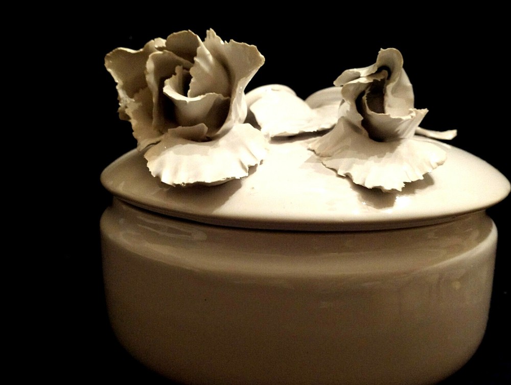 ANTIQUE CERAMIC LAUREL COVERED DISH- ITALY