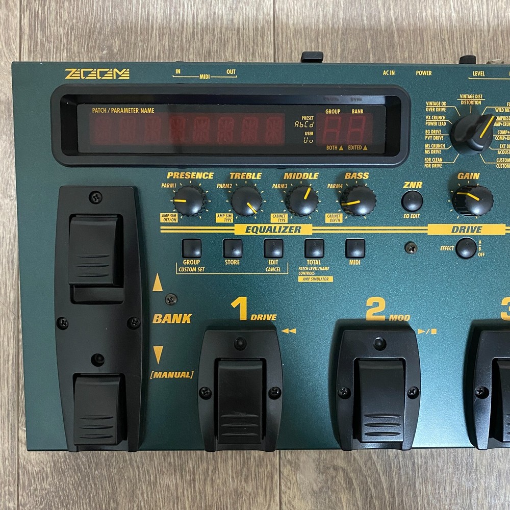 ZOOM GFX-8 Multi-Effector Multi-Effects Processor Used Shipping From Japan