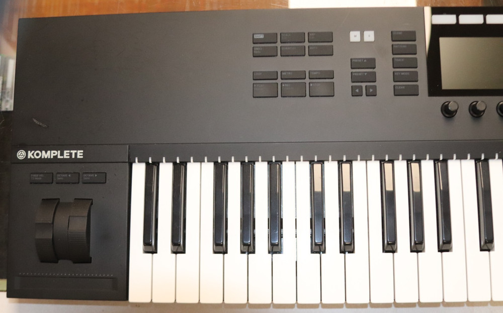 Native Instruments Kontrol S61 Keyboard (HARDWARE ONLY)