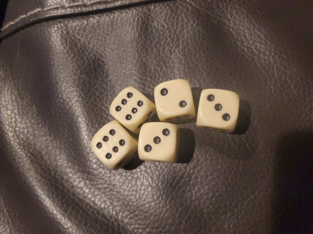 5 Bakelite Amber Dice