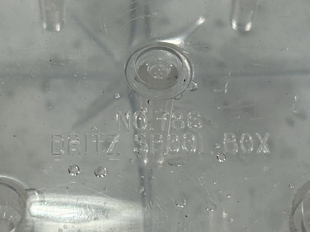 Dritz #786 Clear Sewing Thread Case Holds 24 spools