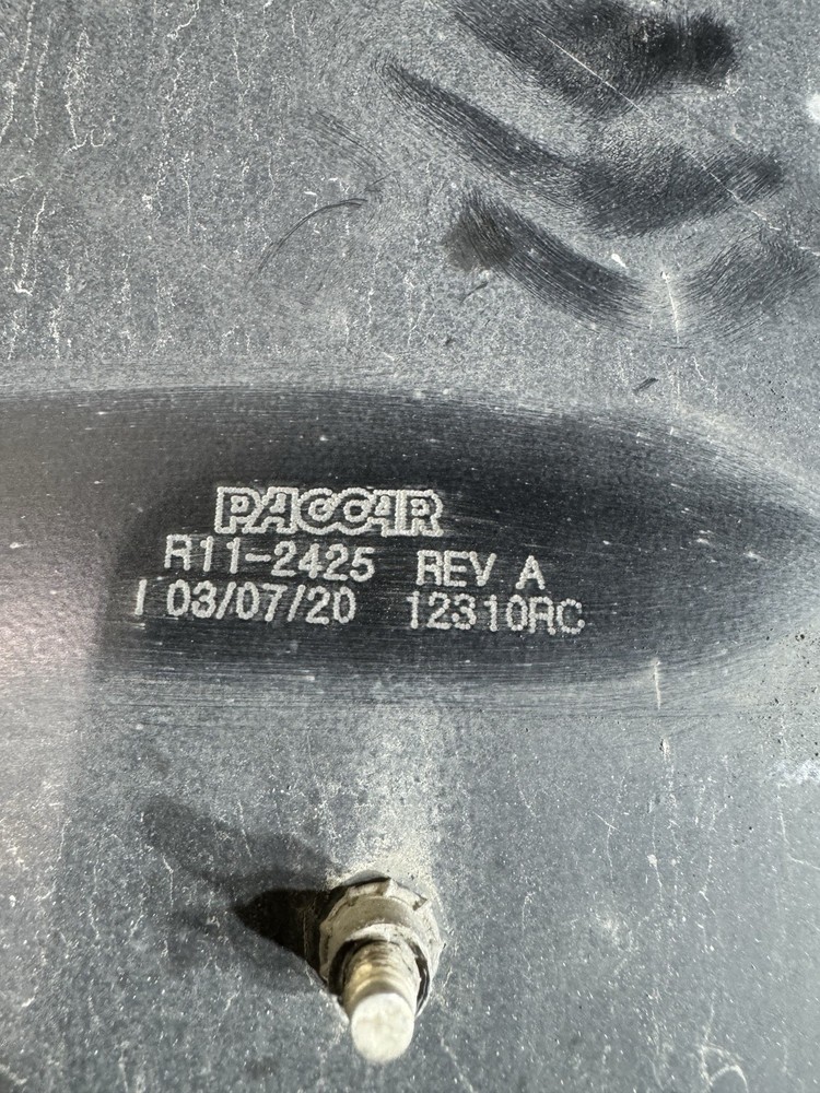 R11-2425 BRACKET - GLADHAND FRAME COMPONENTS Kenworth