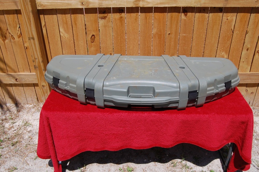 Plano Protector Series PillarLock Camo Compact Bow & Arrow Case model # 1111