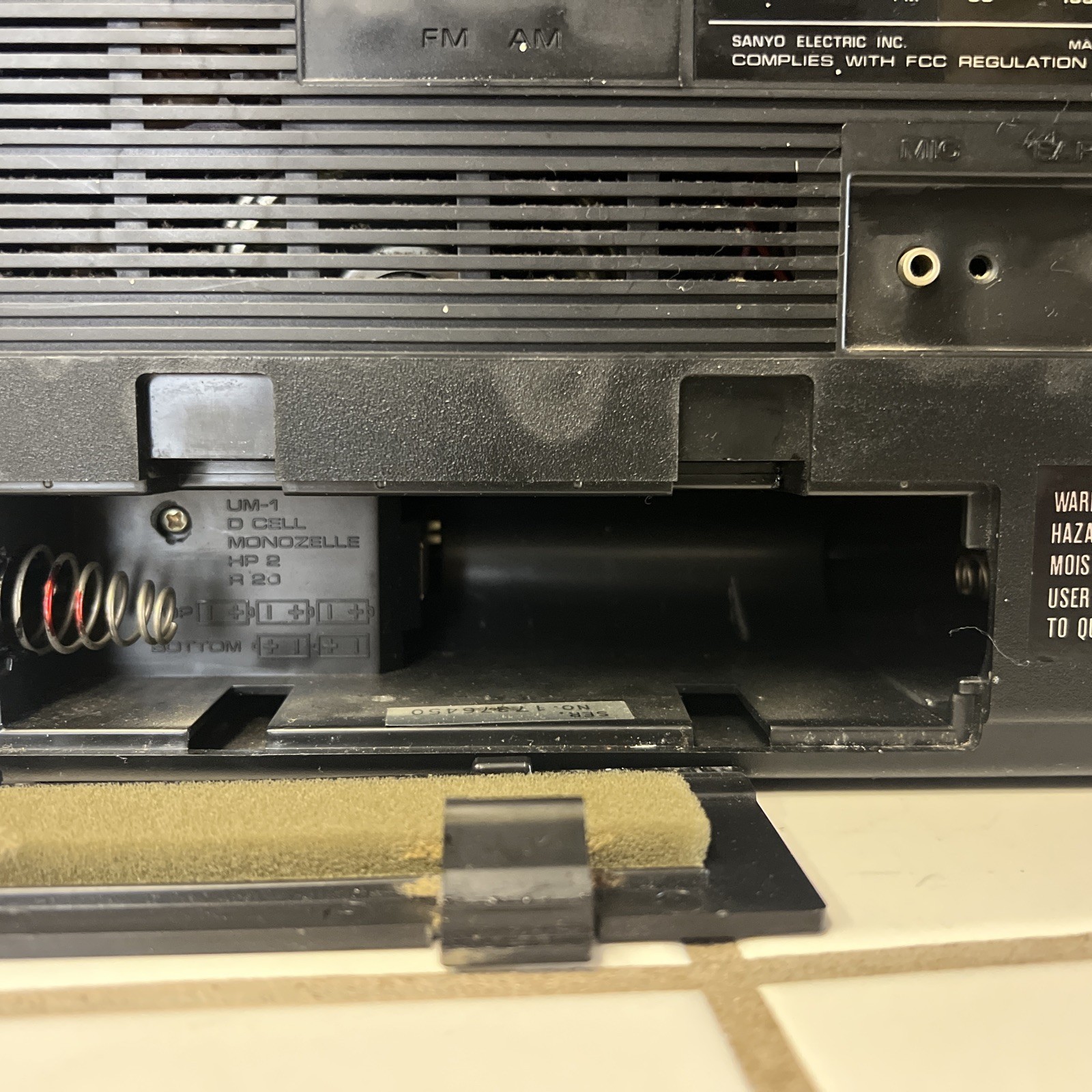 RARE Vintage Sanyo Model M2555 2 Band Radio Cassette Recorder