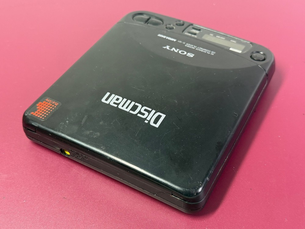 Sony Discman D-121 Portable CD Player Megabass 1bit DAC 10 Playback Modes