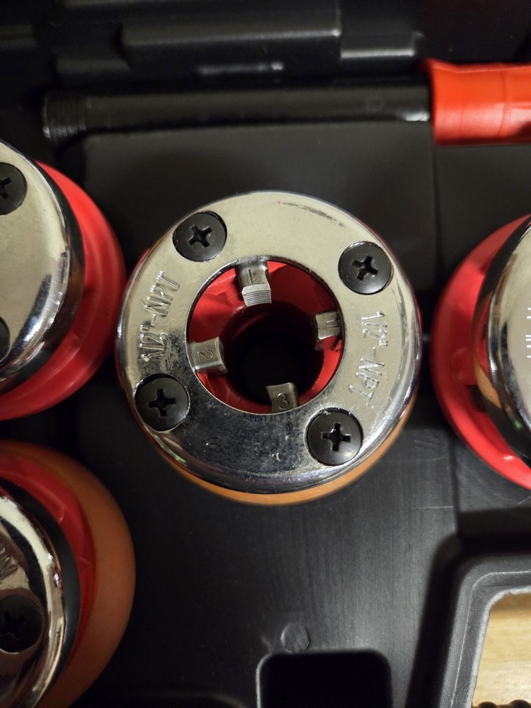 VEVOR KT1106A Manual ratcheting Pipe Threader Set