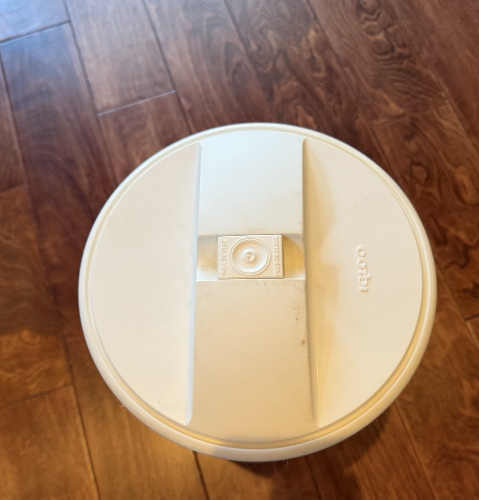 igloo 2 gallon water jug