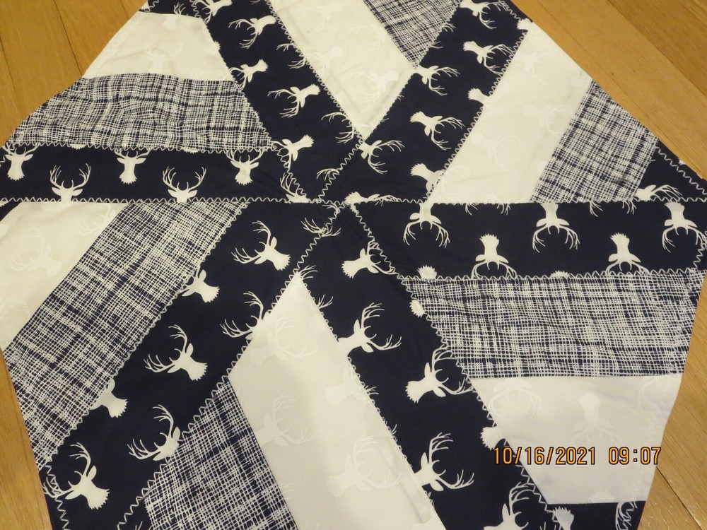 OCTAGONAL MACHINE QUILTED TOPPER--23"--DEER DESIGN---#Y21A-7