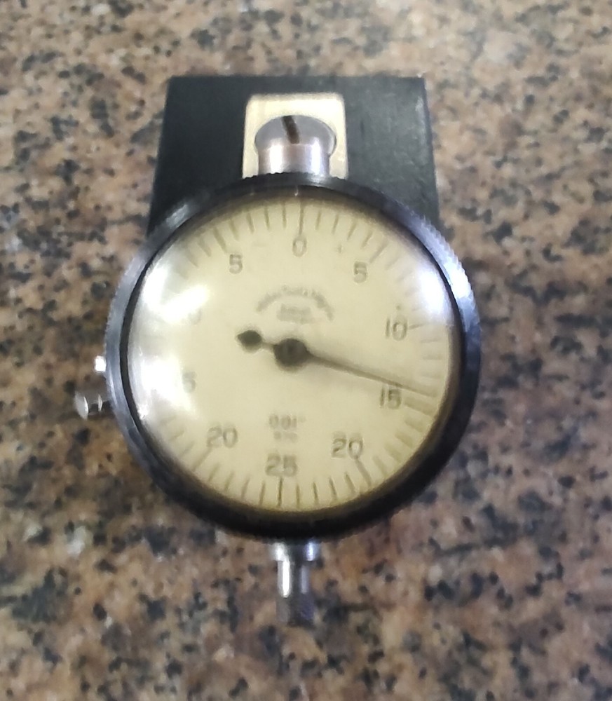 MAGNETIC BASE WITH VINTAGE INDICATOR