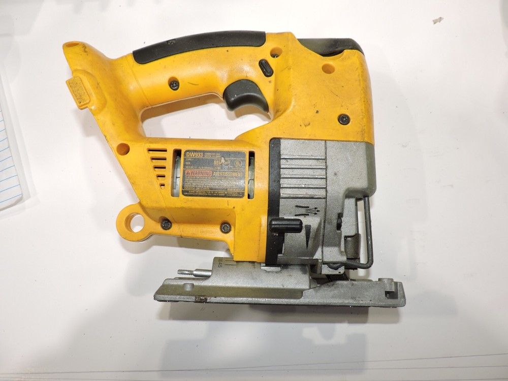 Dewalt 18 Volt jigsaw DW933 variable speed works good