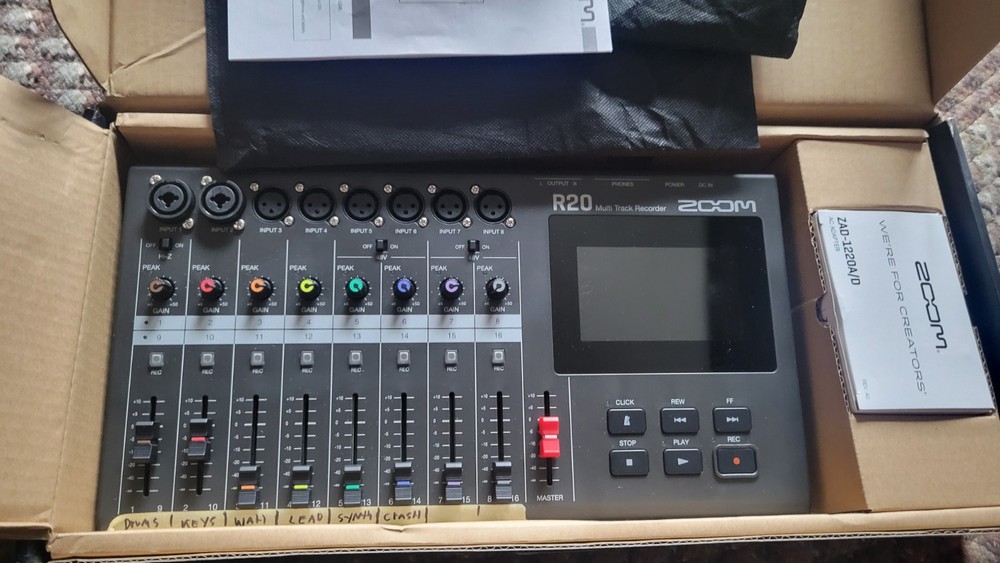 ZOOM  R20  Portable Multitrack Recorder Controller & Interface used twice.