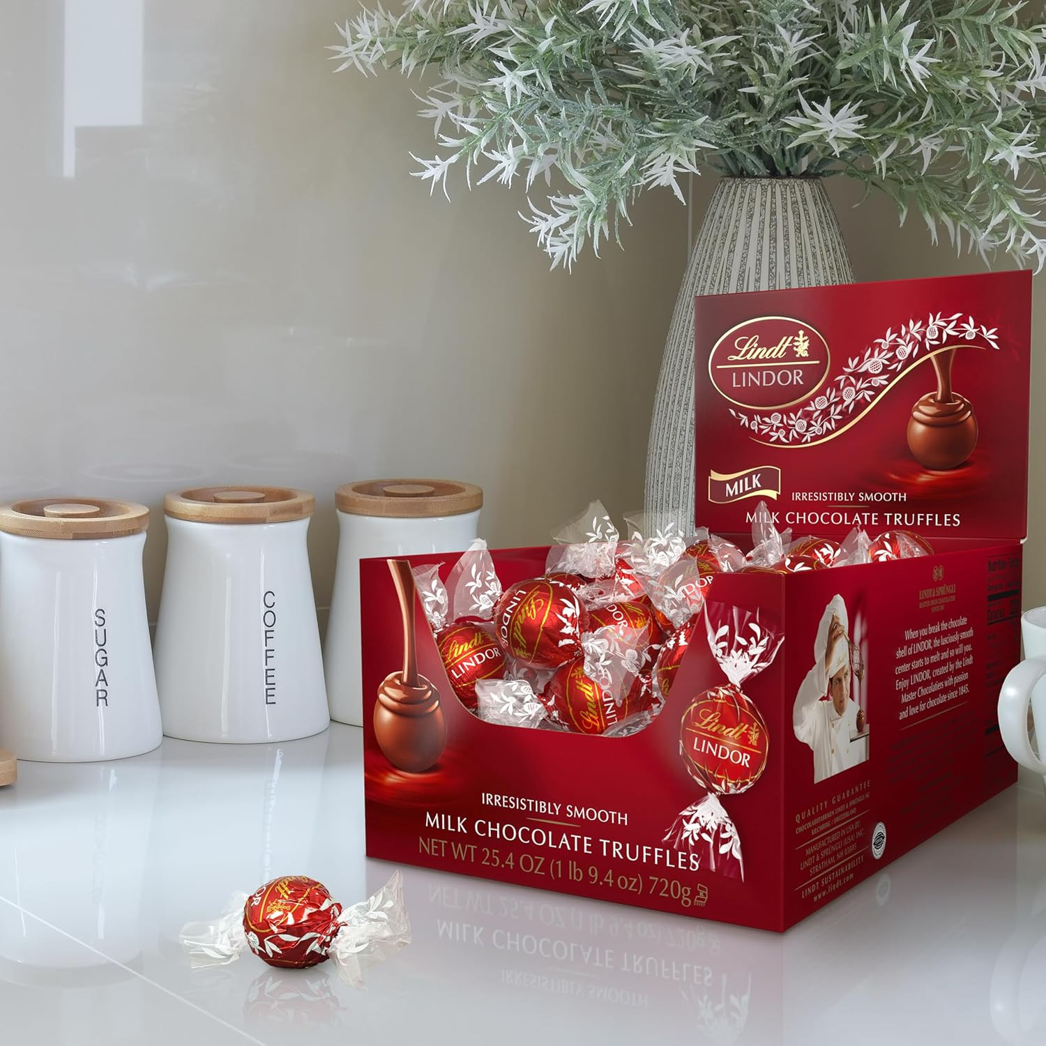 Lindt LINDOR Dark Chocolate Candy Truffles, Dark Chocolate with Smooth, Melting