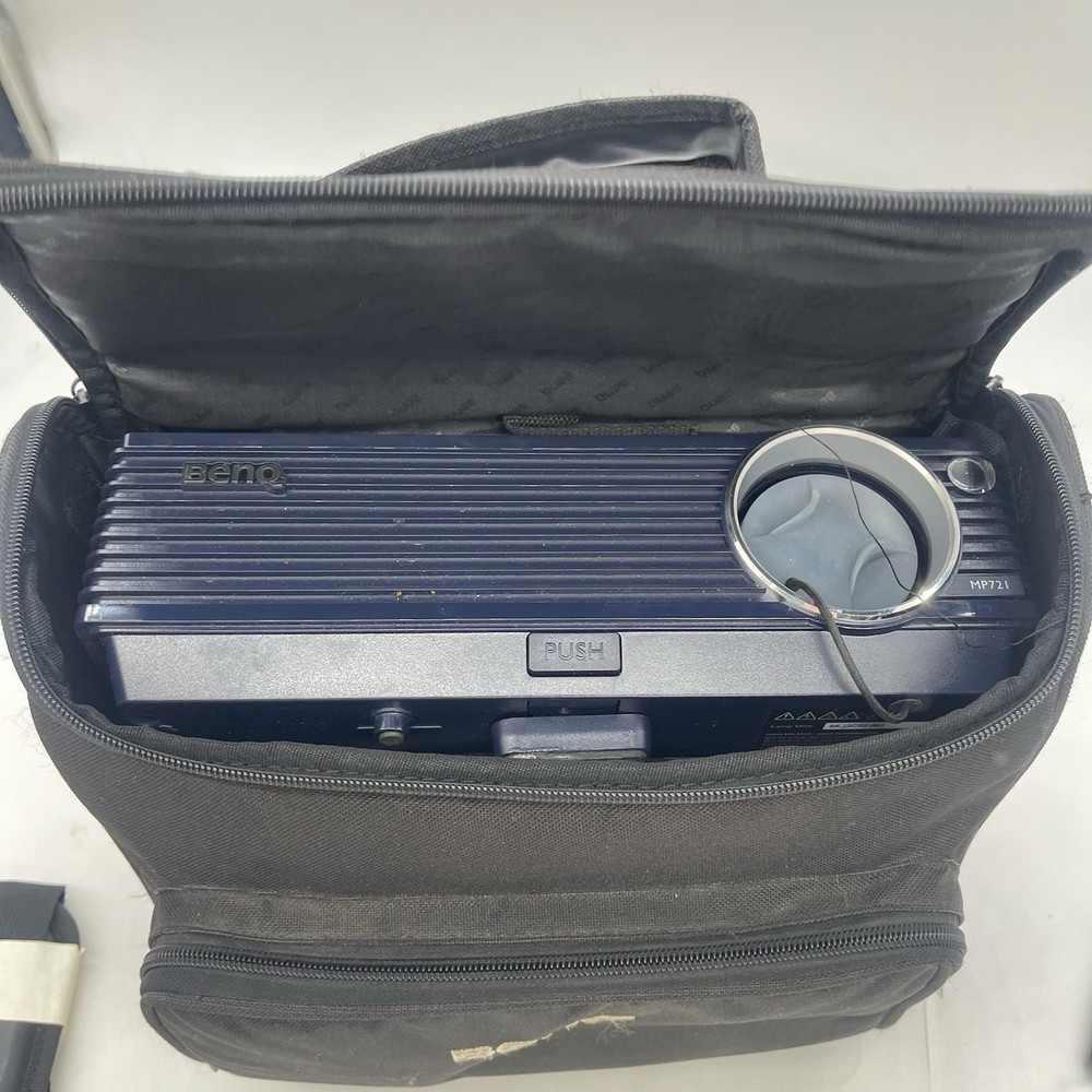 Benq Desktop Projector MP721 w/ Case Bag Cords Controller Untested