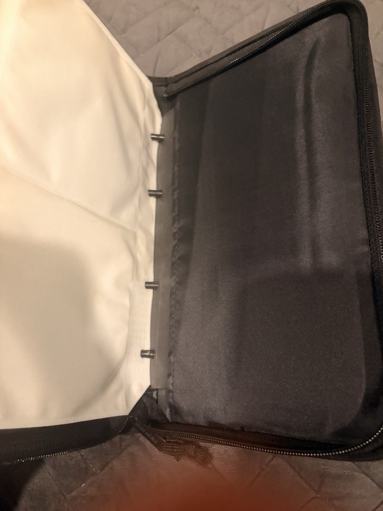 CASE LOGIC CD/DVD - Black Nylon 24 CD or DVD Storage Binder Case