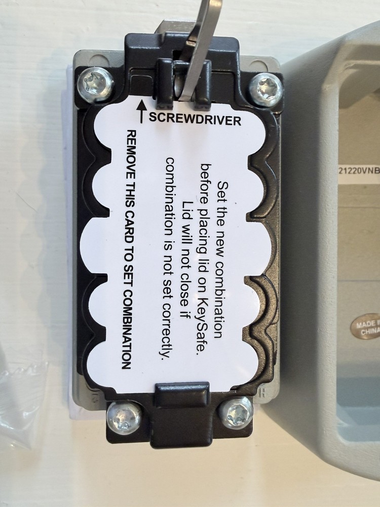 KIDDE 1414 Lock Box,Surface Mount,2 Keys 2XLC4 AccessPoint Key Safe