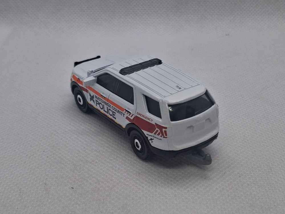 Matchbox 2016 Ford Interceptor Utility -White LOOSE MINT (CD3)