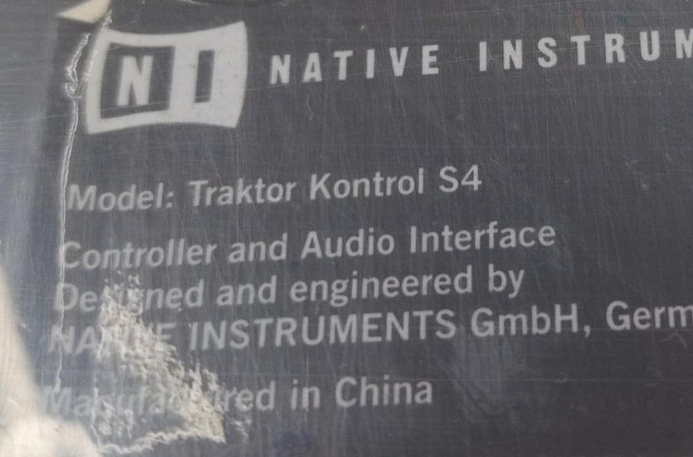 NATIVE INSTRUMENTS TRAKTOR KONTROL S4 Controller w/ Cable Tested Japan MG01 11.5